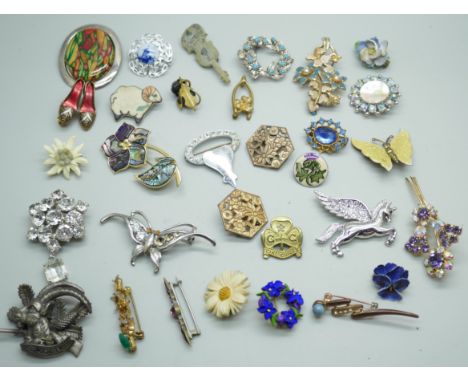 A collection of vintage costume brooches 