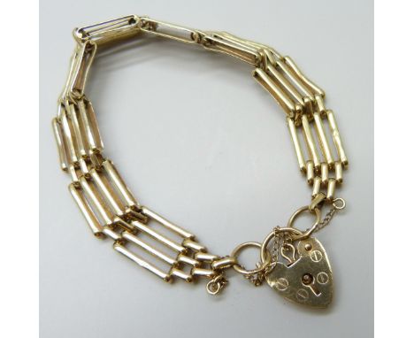 A 9ct gold gate bracelet, 13.9g, 1.1cm width