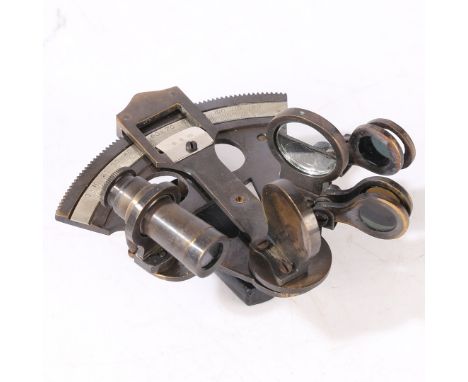 A 20th century Sextant, 10cm wide.  *CR  general marks and wear, one piece loose due to a screw missing.