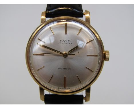 AVIA: a 9ct gold cased gent's wristwatch with silvered dial and centre seconds, some staining at 12 o'clock, 17 jewel manual 