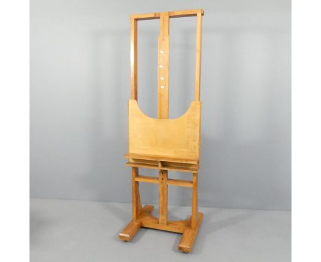 A modern pine floor-standing artists' easel. 63x187x61cm. 