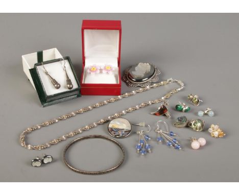 A collection of mostly silver jewellery, to include Charles Horner bangle (Chester, 1942) silver necklace, cameo brooch, earr