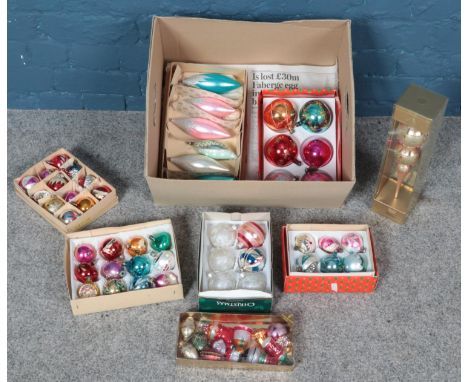 A box of Christmas baubles. Including vintage examples, etc.  