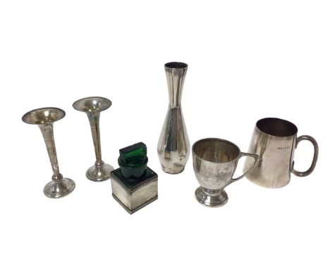 Selection of miscellaneous early 20th century silver, including a silver mounted inkwell, with green glass ink container (Che