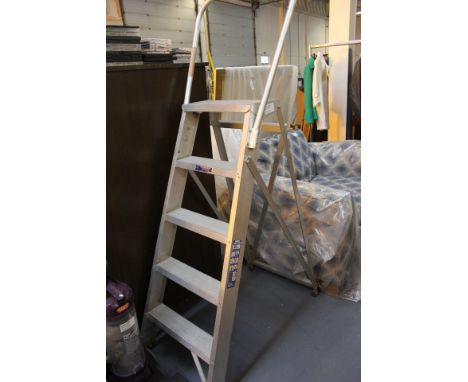 SLINGSBY STEP LADDER / GRADE: UNCLAIMED PROPERTY (DC5)