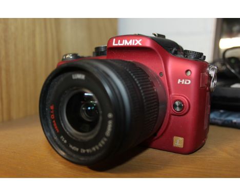 PANASONIC LUMIX G2 COMPACT SYSTEM CAMERA WITH LENS AND BATTERY / GRADE: UNCLAIMED PROPERTY (DC2)