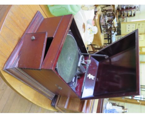 An Apollo Type 96 table top gramophone