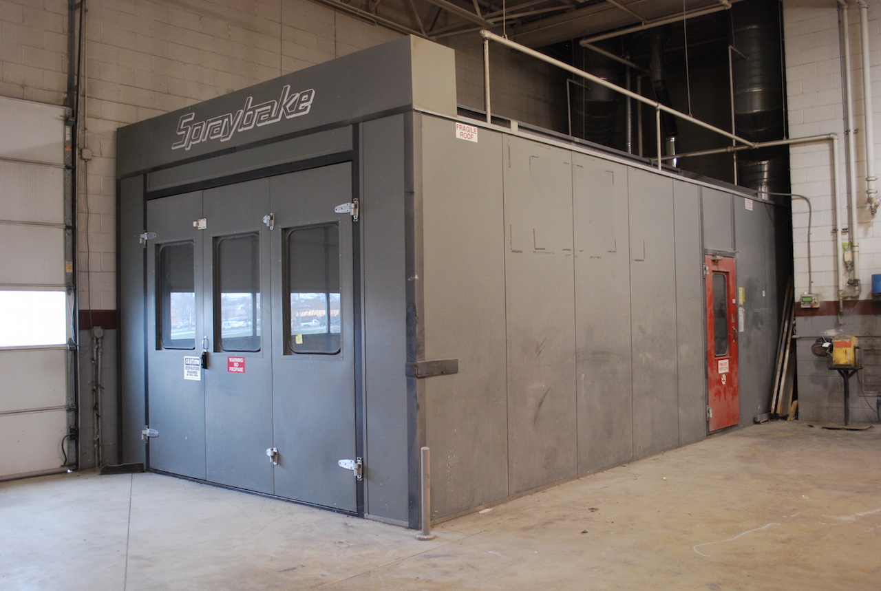 SPRAYBAKE 27' L X 14' W X 10' H SERIES 1000 DOWN DRAFT PAINT BOOTH