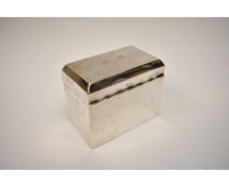 A Charles S Green &amp; Co Ltd silver trinket box, plain with lid initialled M.M., frilled opening tab, Birmingham 1911, 6cm 