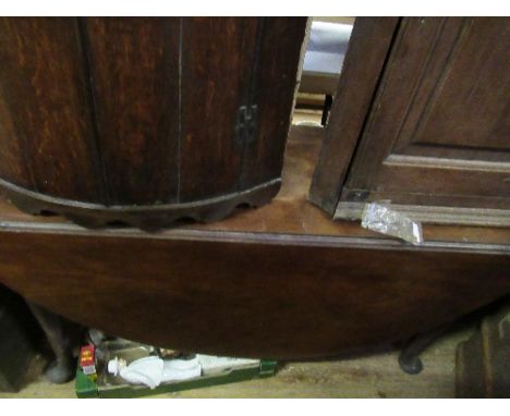 Two antique oak corner cupboards, together with a Georgian gate leg table
