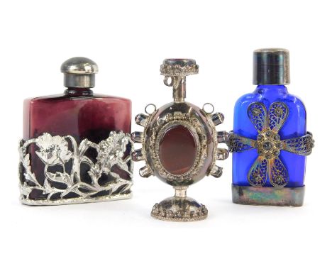 A 20thC blue glass and silver mounted scent bottle, with floral filigree decoration to the body, marked 925, 6.5cm high, toge