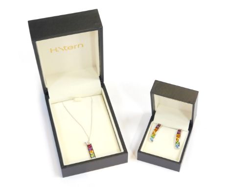 An 18ct white gold rainbow pendant and earring set, the pendant set with citrine, peridot, aquamarine, amethyst, and garnet, 