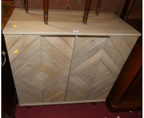 A contemporary light grained oak effect double door side cupboard, w.80cm