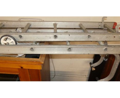 An aluminium two-piece full length extendable ladder