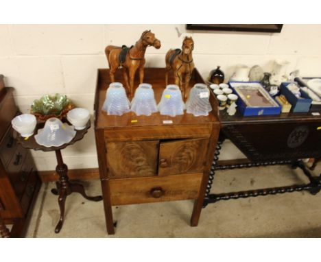 A Georgian mahogany tray top commode 