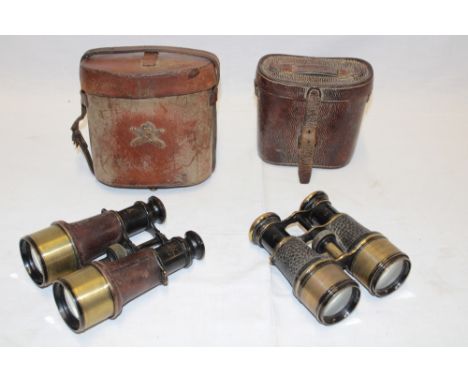 A pair of First War military binoculars marked "Mk. V Spl" in leather carrying case mounted with a brass Machine Gun Corps ba