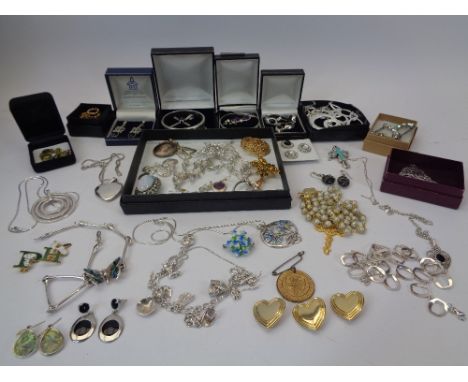 VINTAGE &amp; MODERN HALLMARKED &amp; STERLING SILVER JEWELLERY &amp; NECKLACES with a mixed quantity of costume jewellery, t