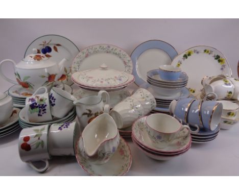 ROYAL WORCESTER EVESHAM VALE DISHWASHER SAFE TABLEWARE, Doulton Blue &amp; Gilt teaware, Johnson Brothers dinnerware ETC (wit