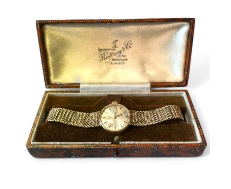 A 9ct yellow gold Omega manual wind ladies bracelet wristwatch. Untested but winds and appears to run. Case diameter 20mm cas