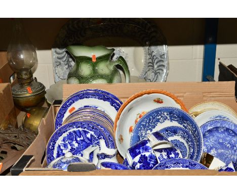 A BOX OF BLUE AND WHITE CHINA AND SUNDRY ITEMS to include a large platter, brass oil lamp, jug and bowl, etc