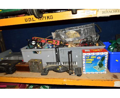 A QUANTITY OF MISCELLANEOUS TOOLS to include two boxed Performance power drills, a Halfords socket set, a boxed angle grinder