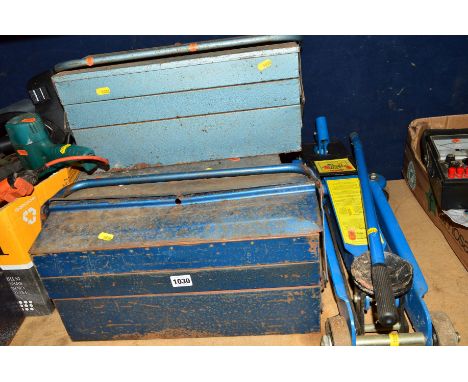 TWO METAL AND ONE WOODEN TOOL BOXES including various tools and a Master Mechanic two ton hydraulic trolley jack (4)