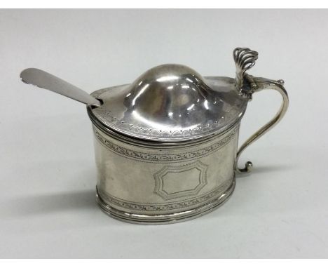 A silver pierced mustard pot. London1906. By Haseler and Co. Approx. 78 grams. Est. £100 - £130.