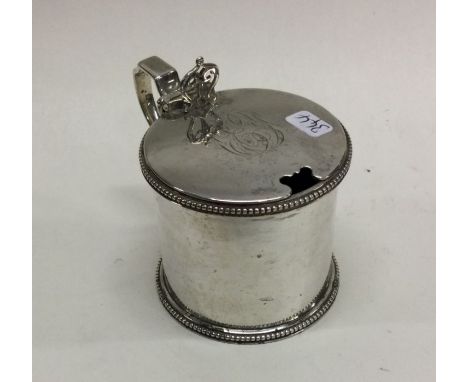 A heavy Victorian silver drum mustard with pierced handle. London. Approx. 124 grams. Est. £50 - £80.