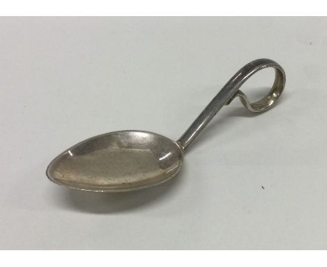 A silver caddy spoon. Birmingham 1951. By Robert and Belk. Approx. 18 grams. Est. £20 - £30.