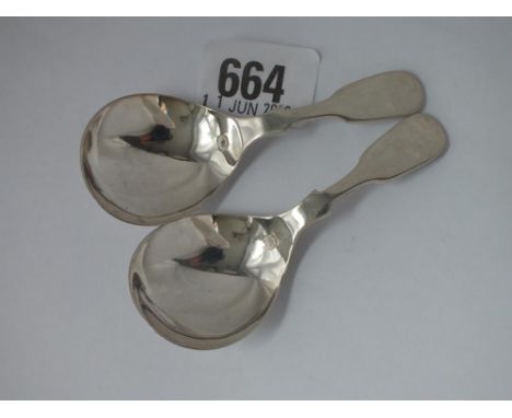 Pair of fiddle pattern caddy spoons by Mappin &amp; Webb 