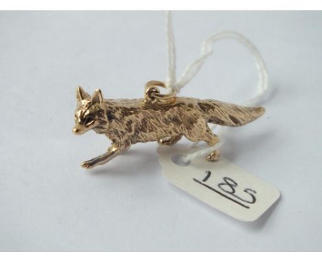 9ct hallmarked vintage solid gold fox pendant - 11.6gms