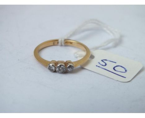 Victorian 3 stone diamond ring set in 18ct gold - size N