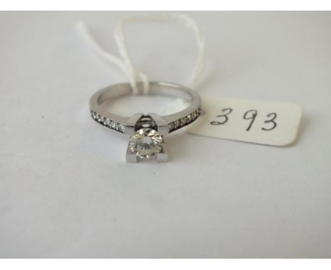 CONTEMPORARY DIAMOND SOLITAIRE RING SET IN PLATINUM