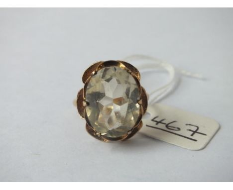 Large yellow stone set ring in 9ct - size N