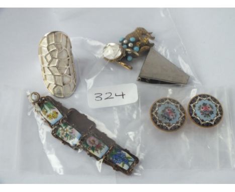 Bag of jewellery containing an enamel bracelet, a pair of enamelled bachelor buttons &amp; other items (8 total items)