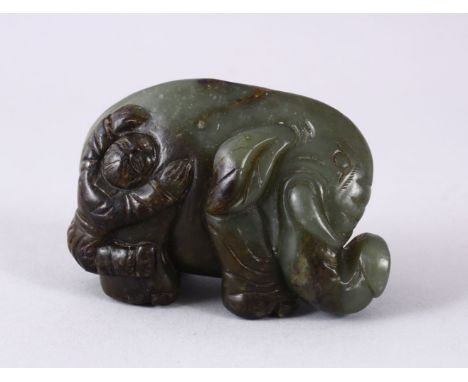 A GOOD 19TH CENTURY CHINESE CARVED JADE BOY &amp; ELEPHANT FIGURE, the boy stood climbing upon or cleaning the elephant, 9cm 