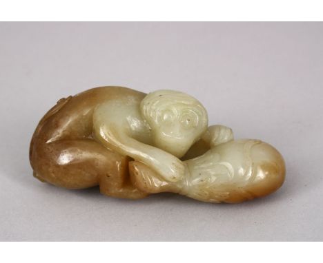 A CHINESE CARVED JADE FIGURE OF A MONKEY UPON A GOURD, 10CM
