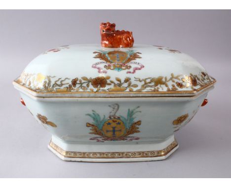 A GOOD 18TH / 19TH CENTURY CHINESE ARMORIAL PORCELAIN TUREEN &amp; COVER, decorated with gilded floral decoration and crest, 