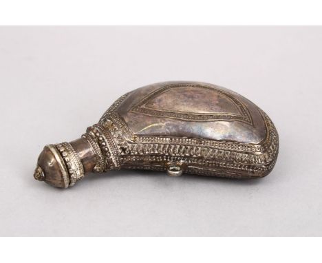 A 19TH CENTURY OMANI OR YEMENI SILVER PERFUME BOTTLE, 9cm