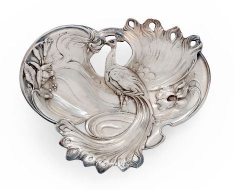 A German Art Nouveau silver dish. Lange & Gunther (probably), Lichtenstein (Saxony, Germany), 20th century. The shaped dish p