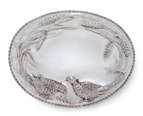 An impressive Italian silver pheasant-themed dish.  Argenteria il Leone, Florence, 20th century. The hand hammered, oval dish