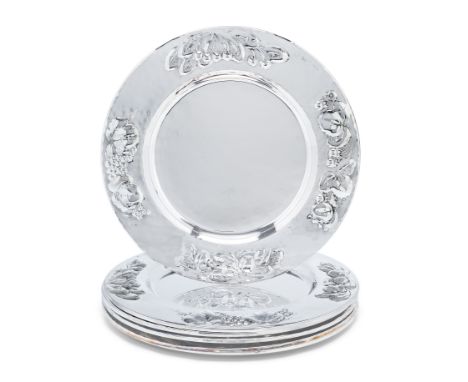A set of six Italian silver dessert plates. Brandimarte, Florence, 20th century.Decorated with repousse fruits to lightly pla
