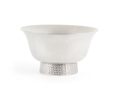 A silver nut bowl. Brian Leslie Fuller, London, 1979. The bowl designed with a flared rim and raised on a textured, circular 