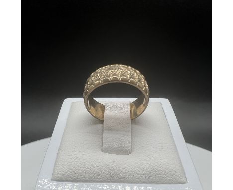 A vintage 9ct yellow gold fancy cut wedding band,
6mm,
size leading edge L,
3.7 grams