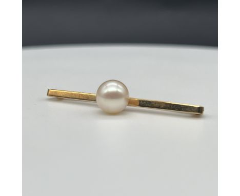 An 18ct yellow gold cultured pearl brooch,
8 - 10 mm pearl,
booch is 45mm long,
3.29 grams in weight