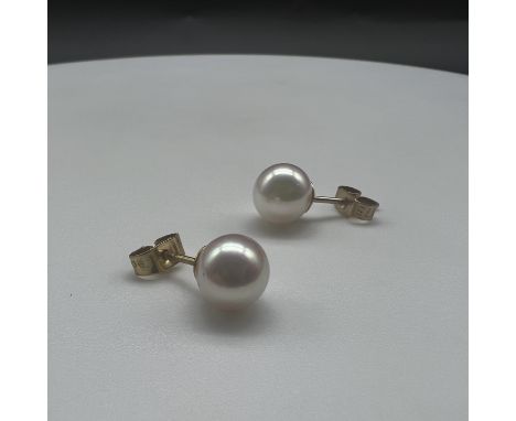 A pair of 9ct yellow gold cultured pearl earrings,
pearls are 7mm,
1.5 grams in weight