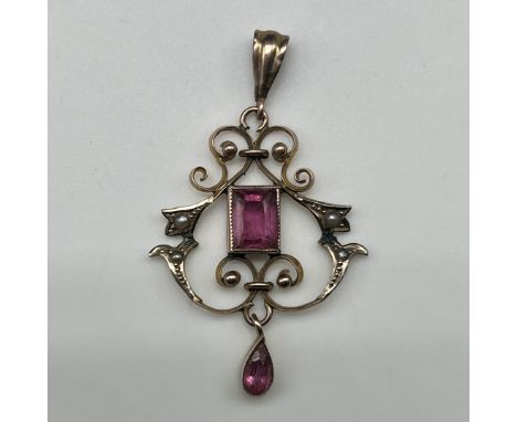 A Victorian 9ct yellow gold seed pearl pendant,
20mm x 40mm,
2.3 grams in weight