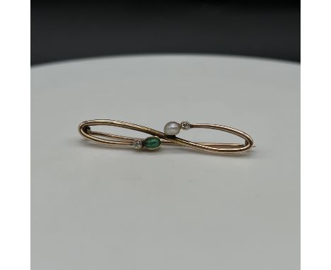 A Victorian cabochon emerald and cushion cut diamonds and pearl brroch,
set in gold unhallmarked,
size 60mm x 7mm,
weight is 