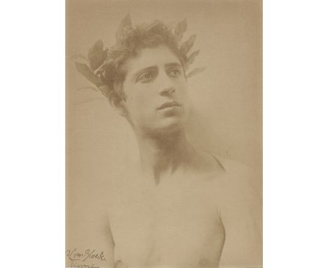 Baron Wilhelm von Gloeden (1856-1931)Portrait of a Boy with Wreath Circa 1908Signé et titré à l'encre sur l'imageTirage papie