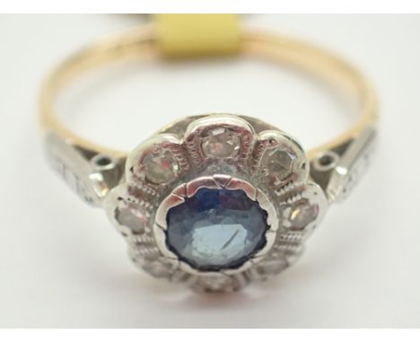 18ct gold vintage Ceylon sapphire and diamond cluster ring size K 2.6g